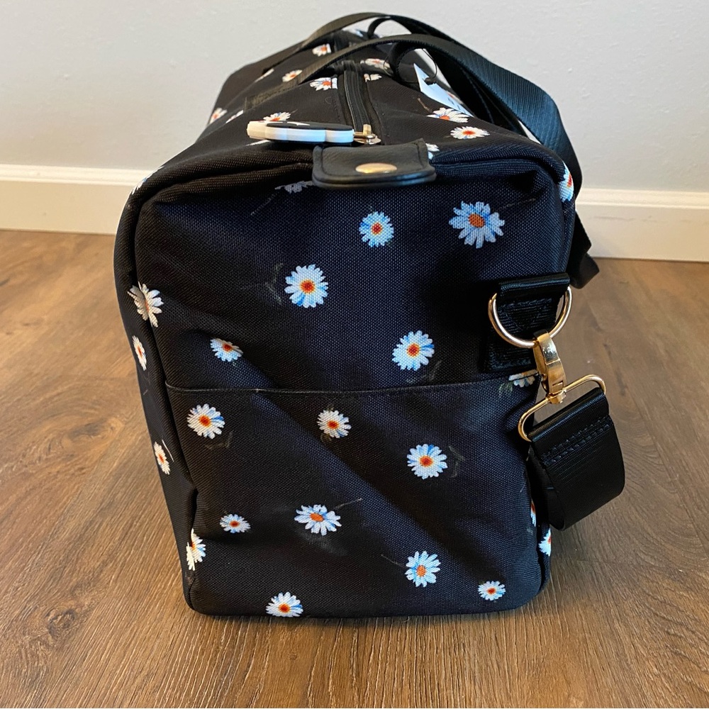 ☘️NWT Alice + Olivia Daisy canvas duffel, black Daisy floral pattern - Picture 2 of 10